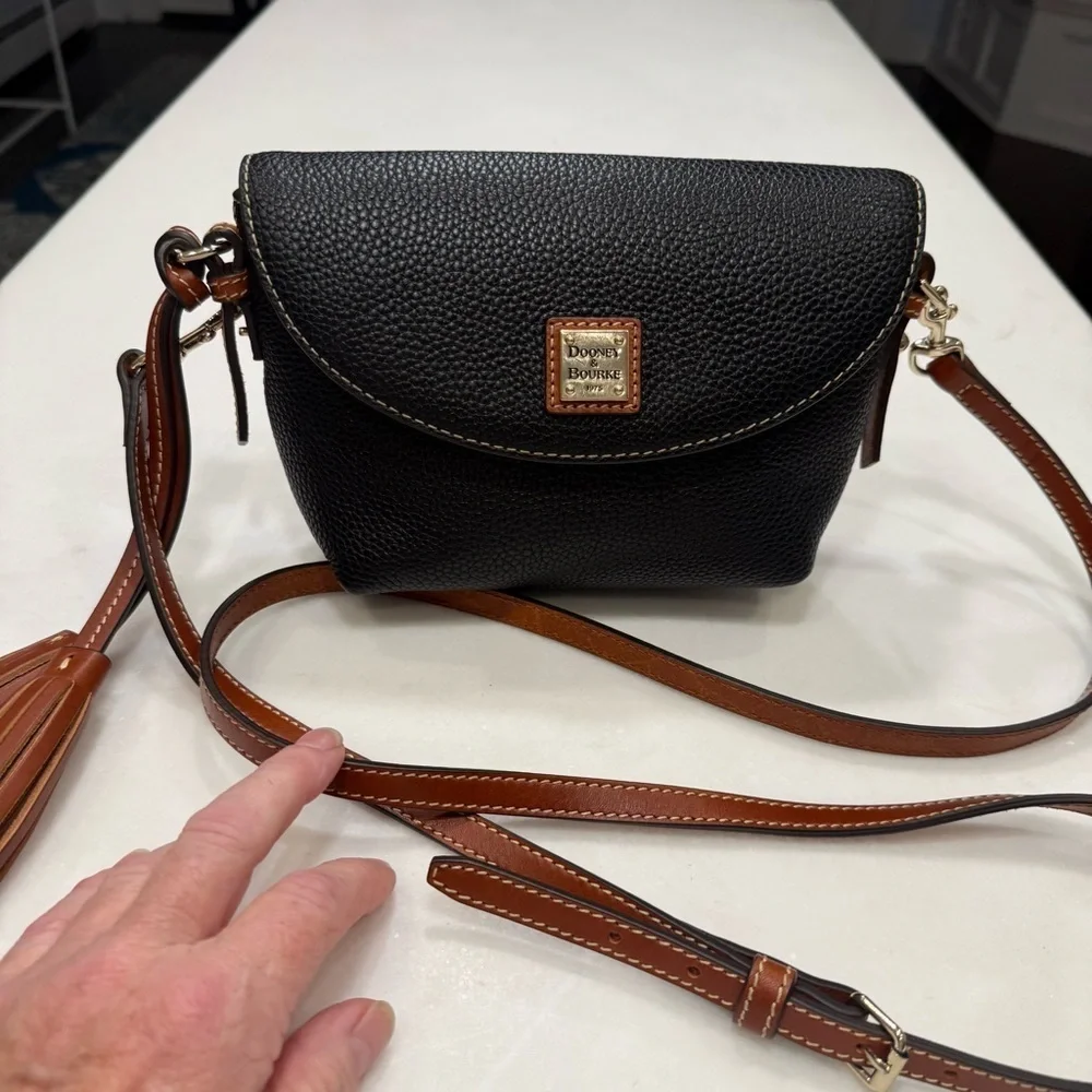 Dooney & Bourke Wexler Navy Pebbled Leather Crossbody Saddle Bag  PRISTINE!